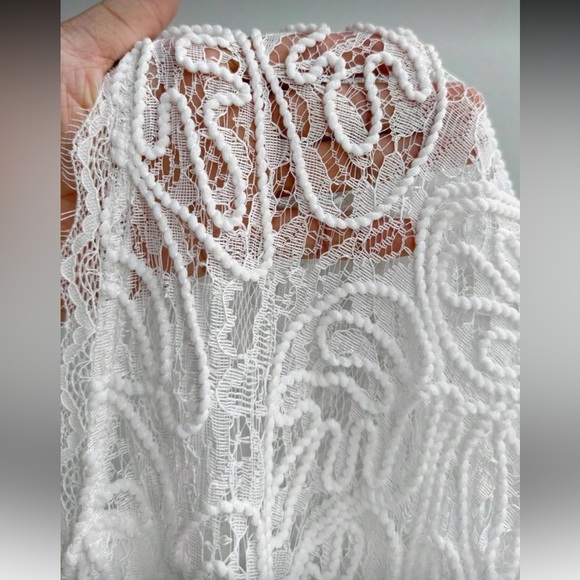 Elegant White Lace Evening Gown - Picture 3 of 7